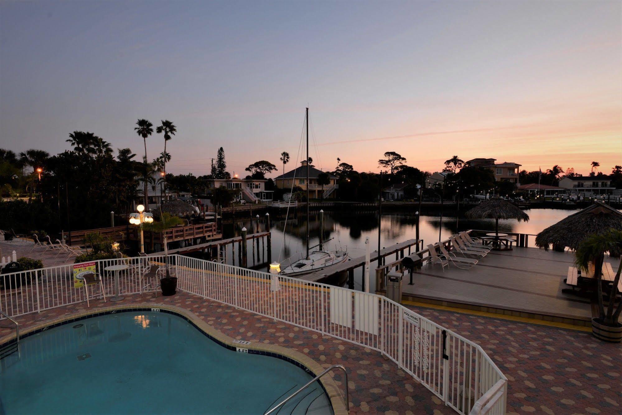 Bayview Plaza Waterfront Resort St. Pete Beach Esterno foto