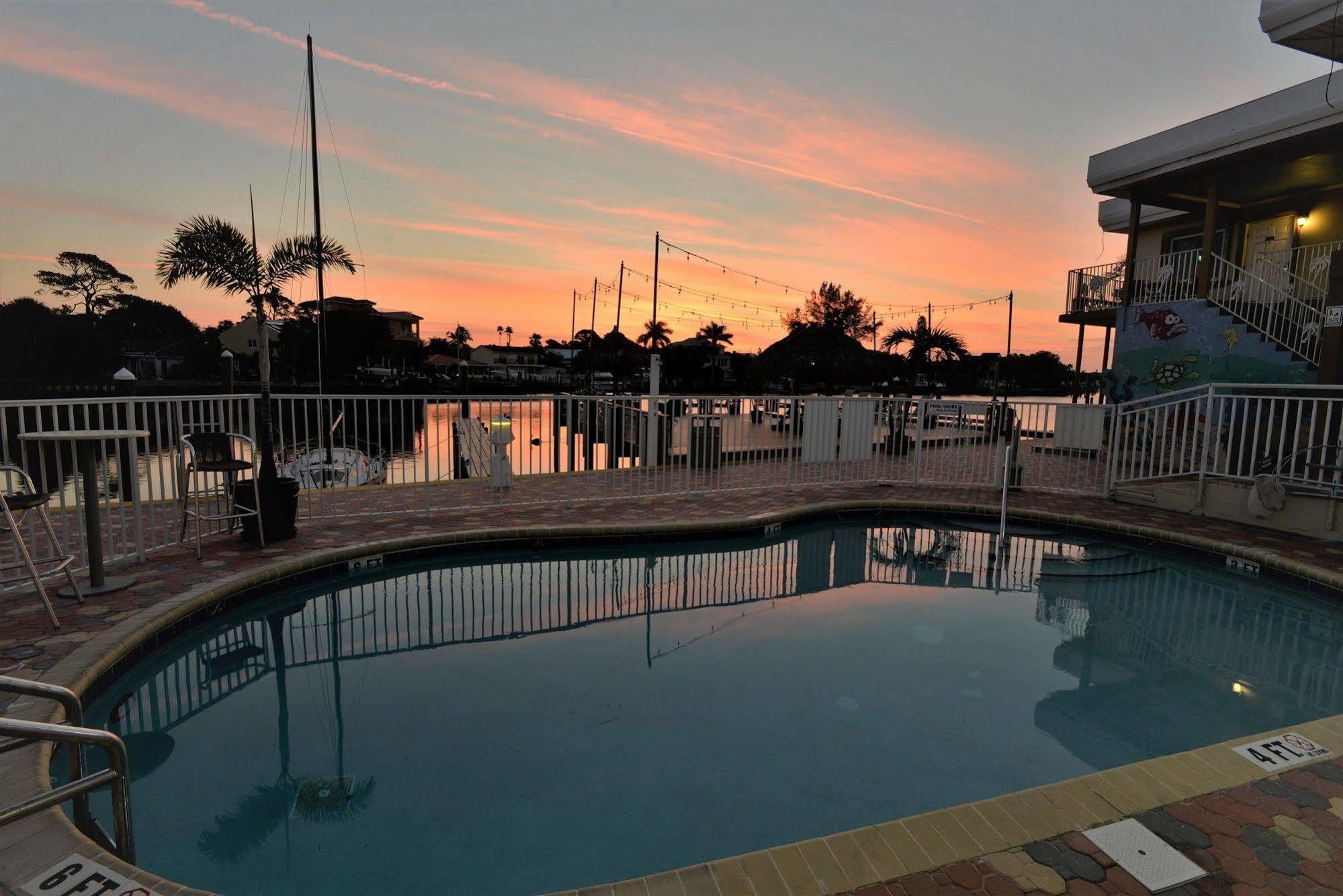 Bayview Plaza Waterfront Resort St. Pete Beach Esterno foto