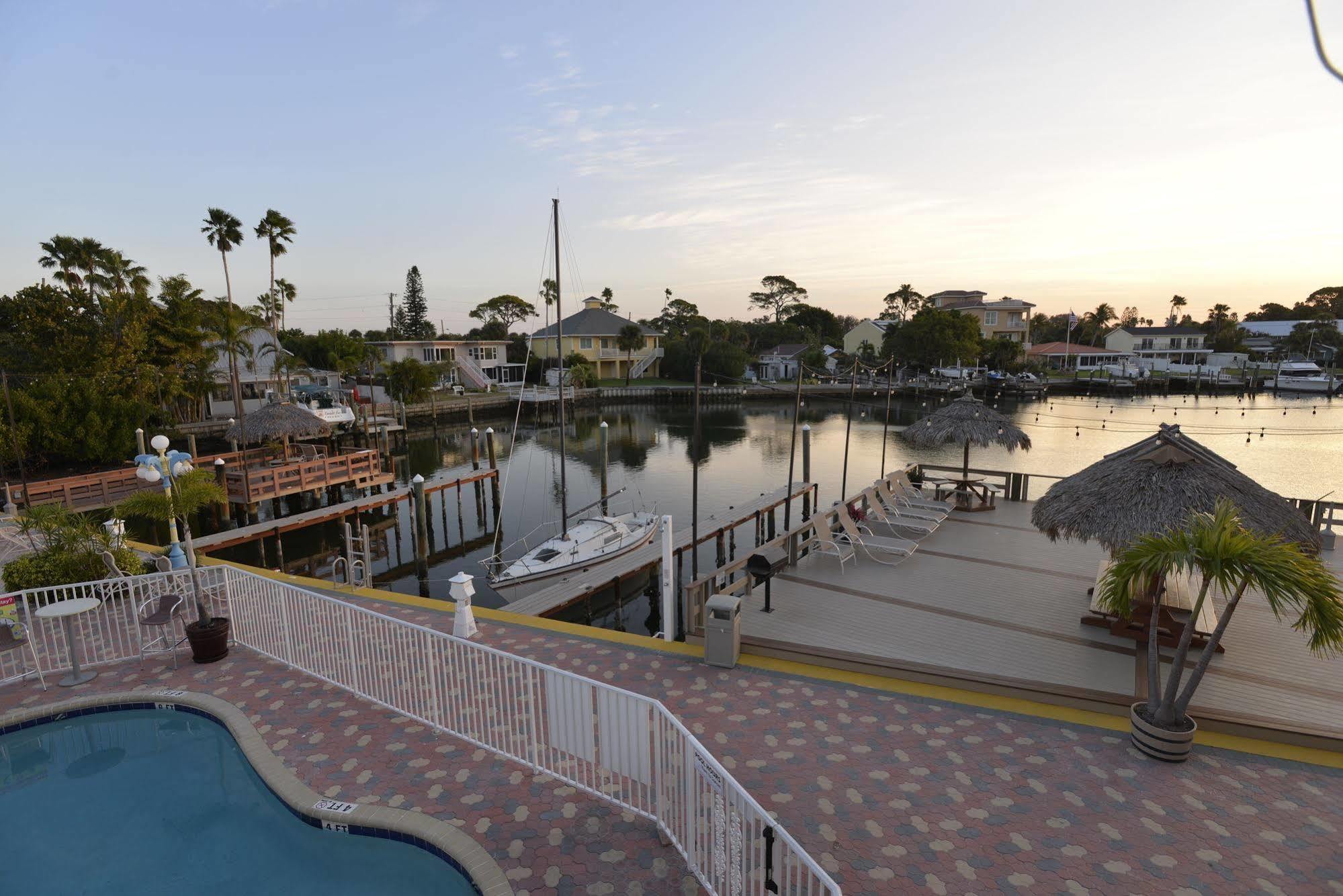 Bayview Plaza Waterfront Resort St. Pete Beach Esterno foto